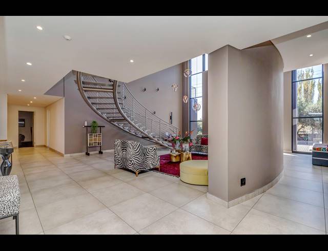 5 BEDROOM GOLF ESTATE FOR SALE IN STEYN CITY